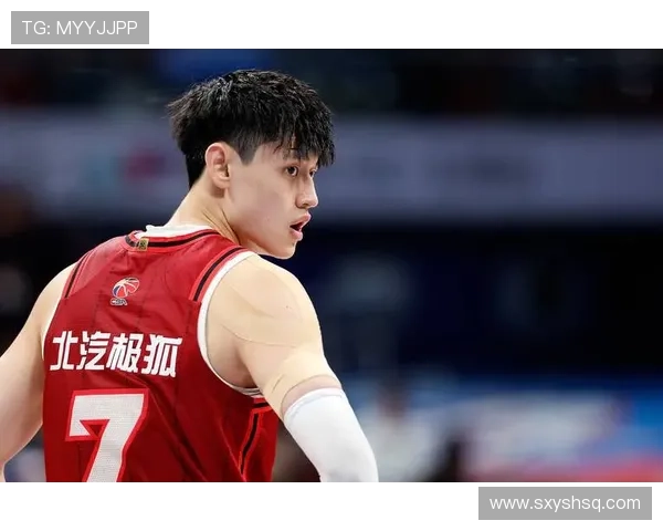 中国篮球联赛激战正酣,新星崛起老将坚守赛季争冠悬念不断 中国篮球联赛激战正酣,新星崛起老将坚守赛季争冠悬念不断