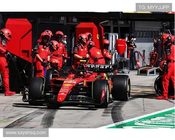 F1赛季精彩纷呈 各车队激烈竞争引发全球关注