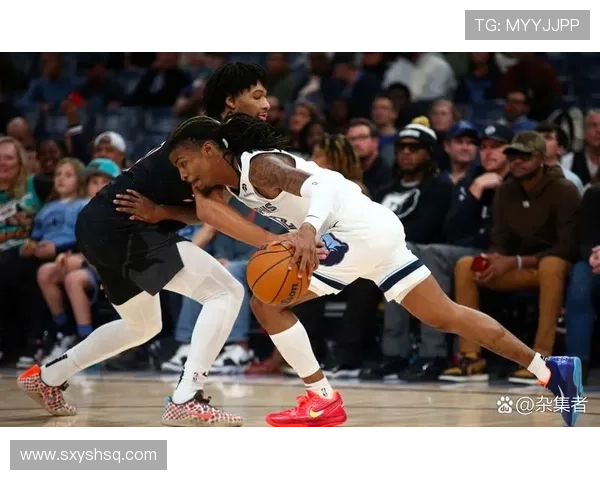 《NBA最新战报：詹姆斯领衔湖人迎来赛季首胜 莫兰特复出助灰熊大胜》