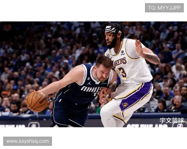 NBA最新动态：詹姆斯携手安东尼重返赛场勇夺胜利 东契奇三双领衔独行侠胜勇士