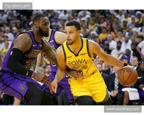 詹姆斯领衔湖人迎战勇士 库里状态火热双方再度激战引爆全场 詹姆斯领衔湖人迎战勇士 库里状态火热双方再度激战引爆全场